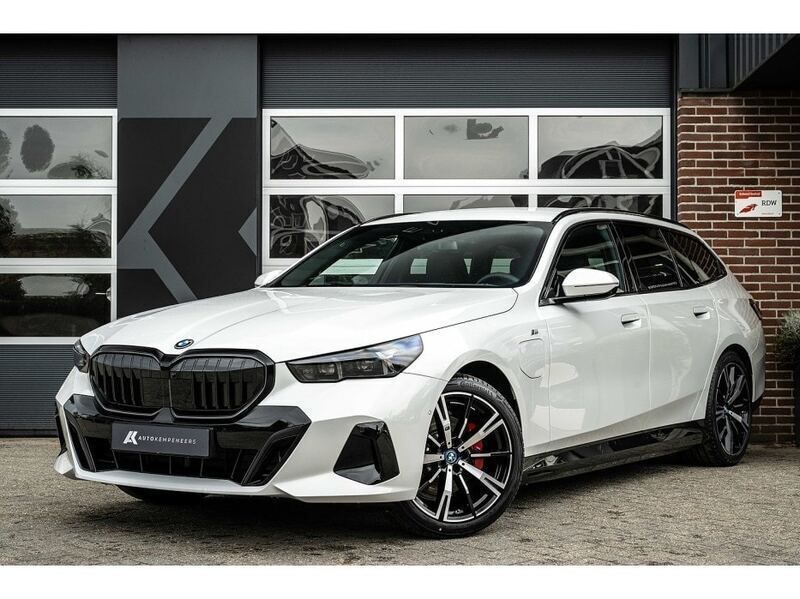 Wit Gebruikt 2024 BMW 530 M Sport Stationwagen | € 71.900 - Afbeelding 1/4