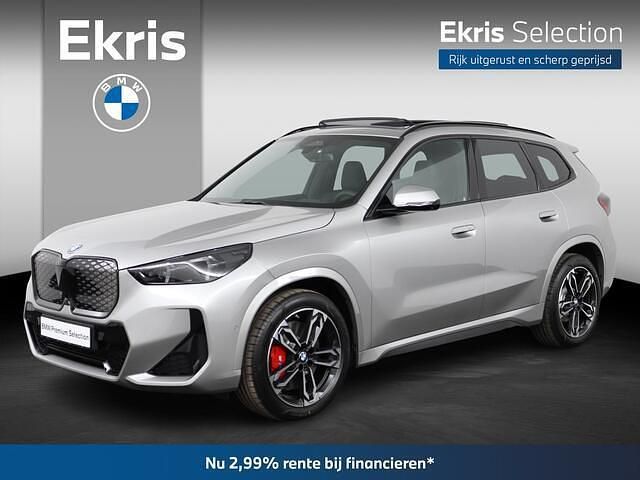 Grijs Gebruikt 2025 BMW iX1 M Sport SUV | € 59.900 - Afbeelding 1/4