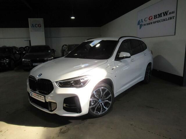 Wit Gebruikt 2022 BMW X1 M Sport SUV | € 33.999 (Eerlijke prijs) - Afbeelding 1/4