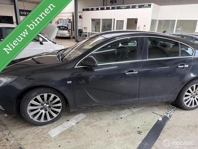 Zwart Occasion 2012 Opel Insignia Cosmo Hatchback | € 3.950 (Eerlijke prijs) - Afbeelding 1/3