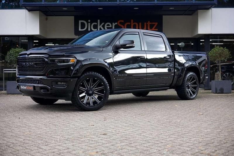 Zwart Gebruikt 2022 Dodge Ram Limited Pickup | € 69.900 (Eerlijke prijs) - Afbeelding 1/4