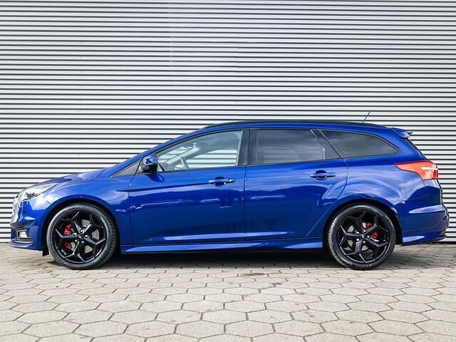 Blauw Gebruikt 2017 Ford Focus ST Stationwagen | € 19.950 (Iets duurder) - Afbeelding 1/4