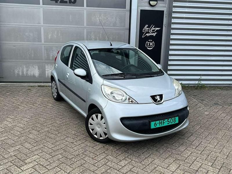 Zilver Gebruikt 2006 Peugeot 107 Hatchback | € 3.780 (Iets duurder) - Afbeelding 1/4