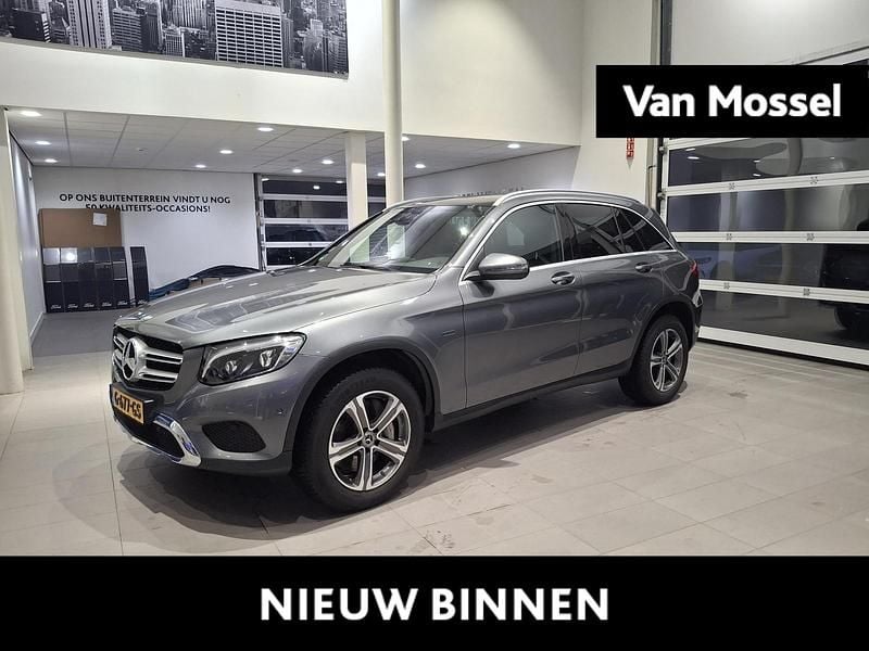 Grijs Gebruikt 2018 Mercedes GLC350 Premium Plus SUV | € 32.845 (Eerlijke prijs) - Afbeelding 1/4
