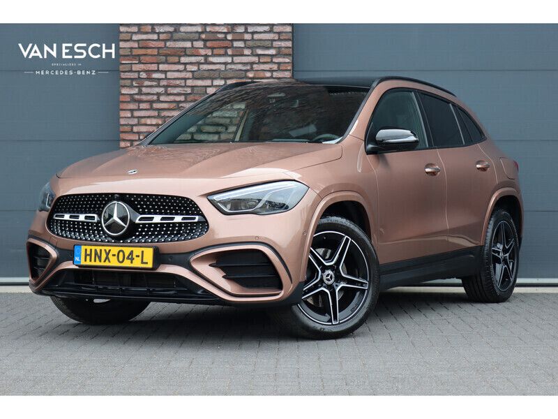 Goud Gebruikt 2023 Mercedes GLA250 AMG line SUV | € 49.500 (Duur) - Afbeelding 1/4