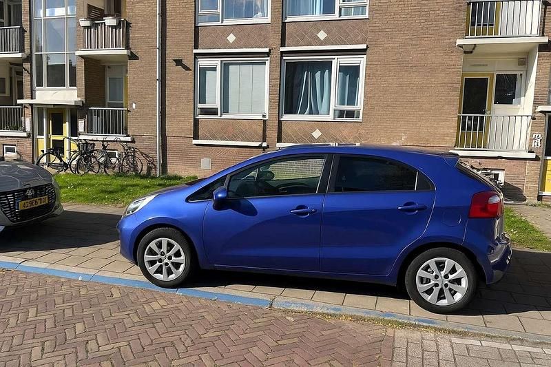 Blauw Occasion 2012 Kia Rio Plus MPV | € 7.000 (Eerlijke prijs) - Afbeelding 1/1