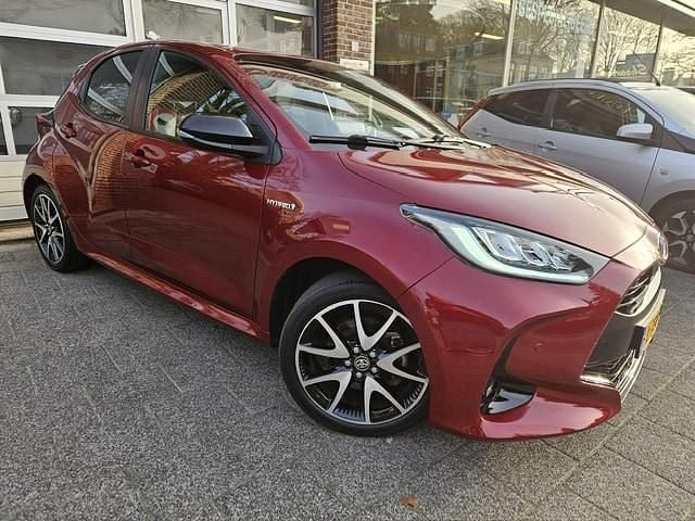 Occasion Toyota Yaris Executive 93 PK (68 kW) 2021 Rood Hatchback
