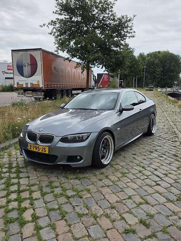 Grijs Gebruikt 2007 BMW 130 M Sport Hatchback | € 15.500 - Afbeelding 1/4