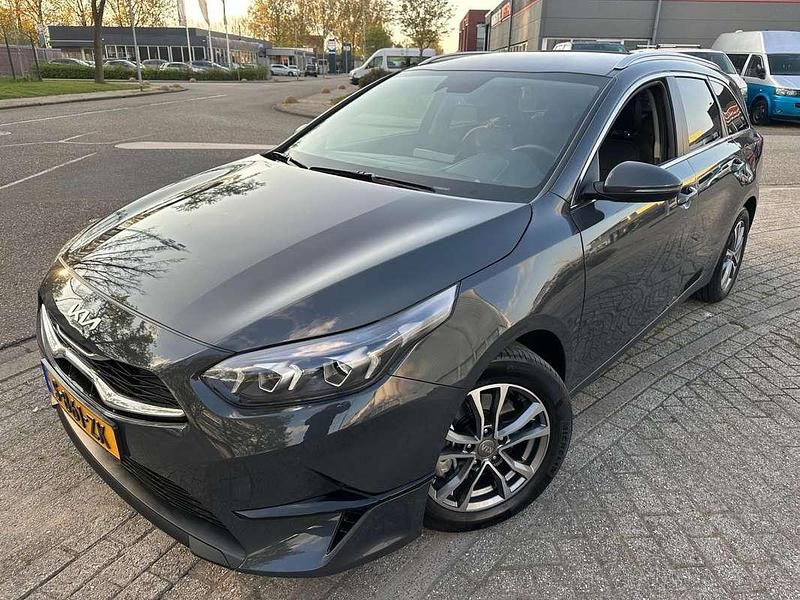 Grijs Gebruikt 2023 Kia Ceed Sportswagon Stationwagen | € 24.999 (Goede deal) - Afbeelding 1/4