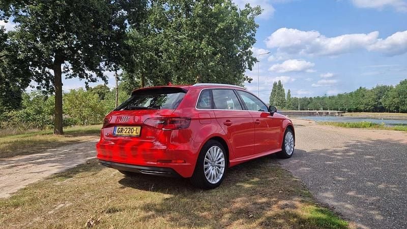 Occasion Audi A3 Sportback e-tron 204 PK (150 kW) 2015 Rood Hatchback
