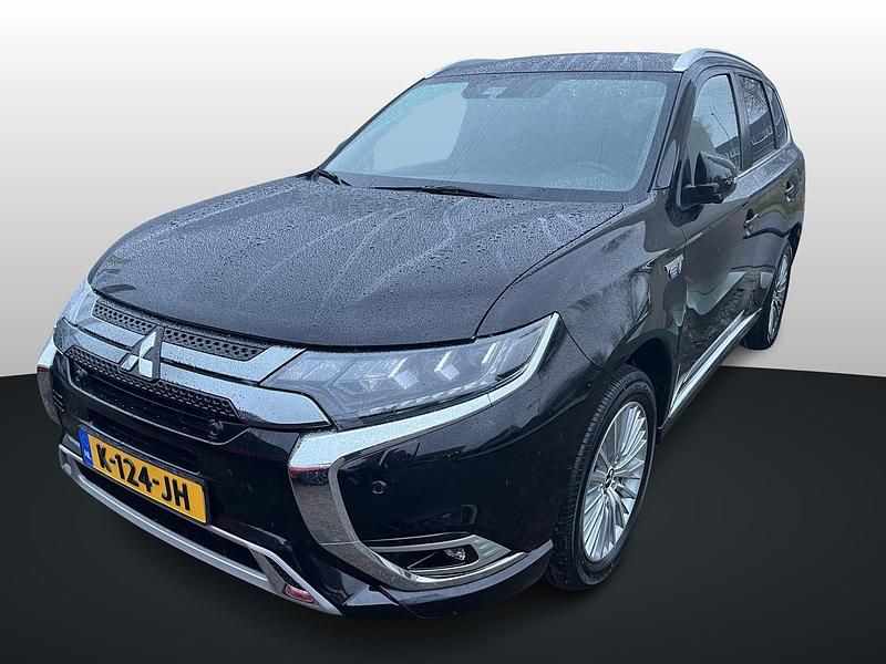 Zwart Occasion 2021 Mitsubishi Outlander Instyle SUV | € 27.445 (Eerlijke prijs) - Afbeelding 1/3