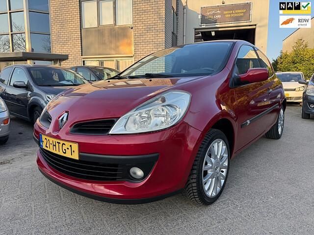 Occasion Renault Clio II Collection 75 PK (55 kW) 2009 Rood Hatchback