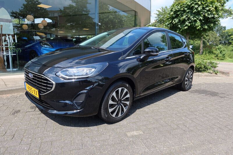 Zwart Gebruikt 2023 Ford Fiesta Titanium Hatchback | € 18.900 (Eerlijke prijs) - Afbeelding 1/4