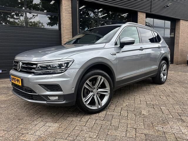 Grijs, metallic lak Gebruikt 2020 VW Tiguan Allspace Highline SUV | € 27.950 (Super prijs) - Afbeelding 1/4