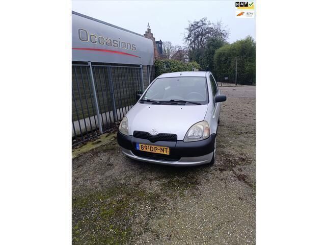 Grijs Gebruikt 1999 Toyota Yaris Terra Hatchback | € 1.250 (Eerlijke prijs) - Afbeelding 1/4