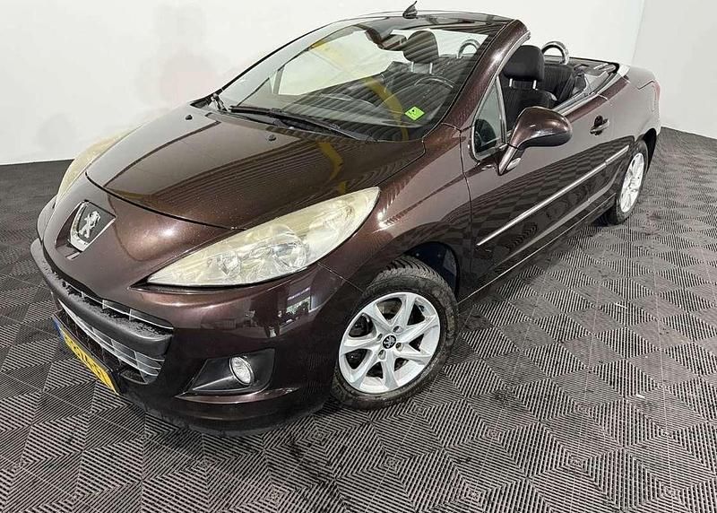 Bruin Occasion 2012 Peugeot 207 CC Cabriolet | € 3.300 (Eerlijke prijs) - Afbeelding 1/4