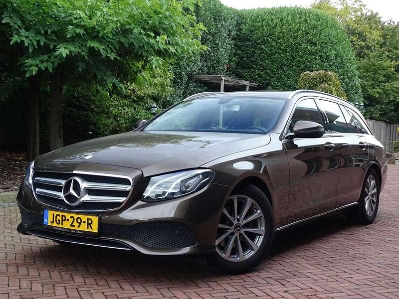 Bruin Gebruikt 2016 Mercedes E220 Prestige Stationwagen | € 18.850 (Goede deal) - Afbeelding 1/4