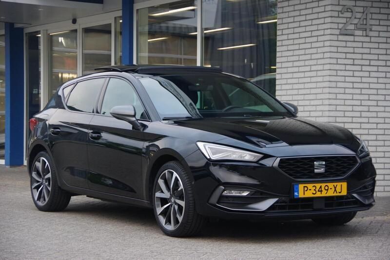 Zwart, metallic lak Gebruikt 2021 Seat Leon FR Hatchback | € 21.800 (Iets duurder) - Afbeelding 1/4