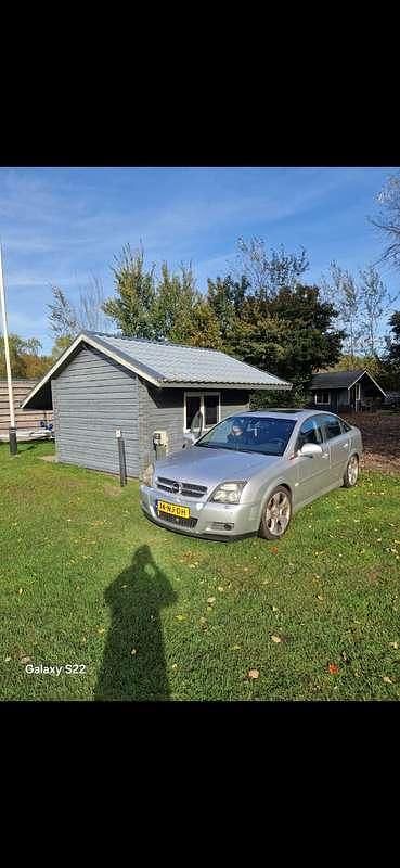 Grijs Occasion 2003 Opel Vectra Elegance Sedan | € 2.850 - Afbeelding 1/4