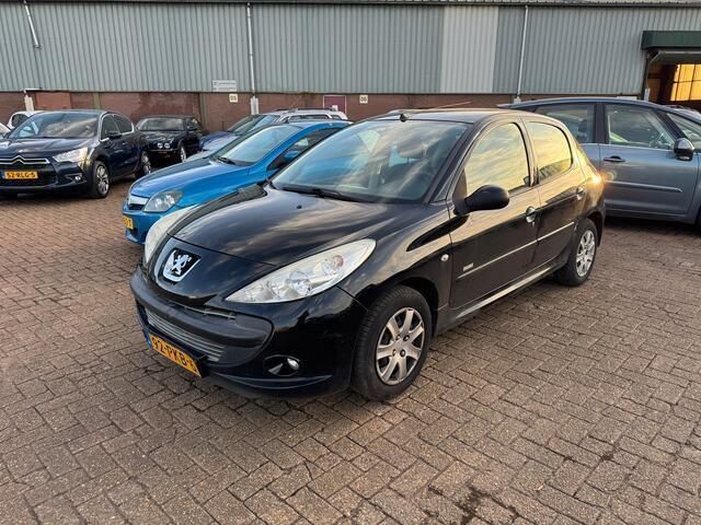 Zwart Gebruikt 2011 Peugeot 206+ Hatchback | € 995 (Goede deal) - Afbeelding 1/4