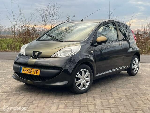Geel Gebruikt 2007 Peugeot 107 Hatchback | € 1.750 (Eerlijke prijs) - Afbeelding 1/4