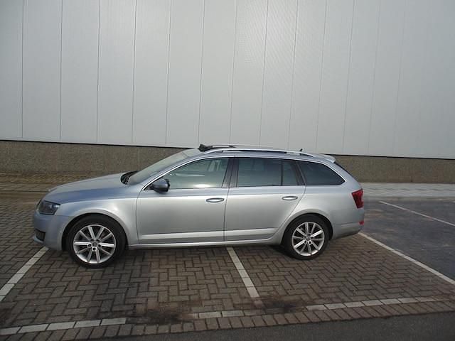 Occasion Skoda Octavia Business Line 140 PK (102 kW) 2014 Grijs Stationwagen