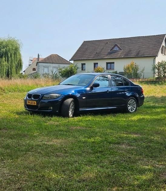 Blauw Gebruikt 2010 BMW 320 Sedan | € 7.950 (Iets duurder) - Afbeelding 1/1