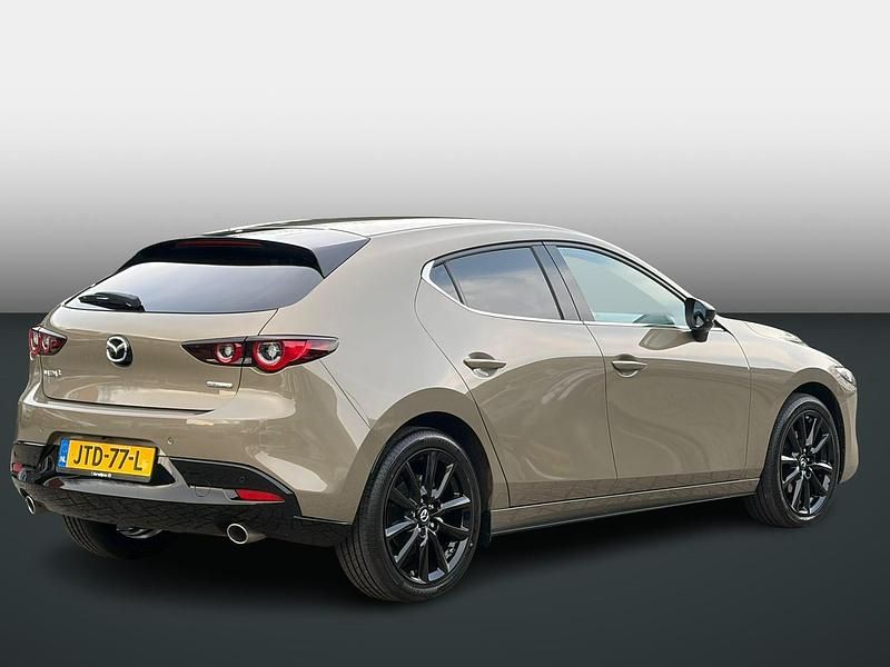 Nieuw Mazda 3 Homura-Line 140 PK (102 kW) 2026 Zircon sand metallic (48t) Hatchback