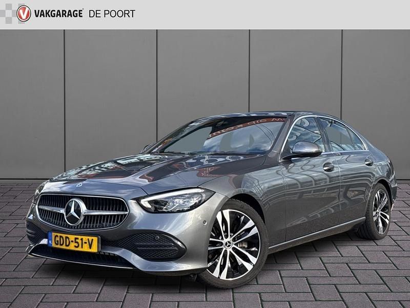 Sedan Gebruikt 2024 Mercedes C180 Luxury Sedan | € 45.650 (Iets duurder) - Afbeelding 1/4