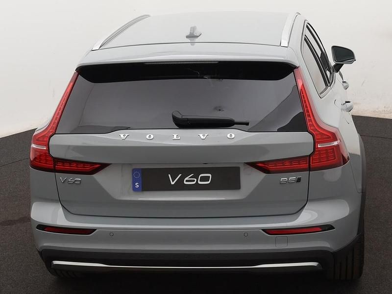 Occasion Volvo V60 CC Core 252 PK (185 kW) 2024 Grijs, metallic lak Stationwagen