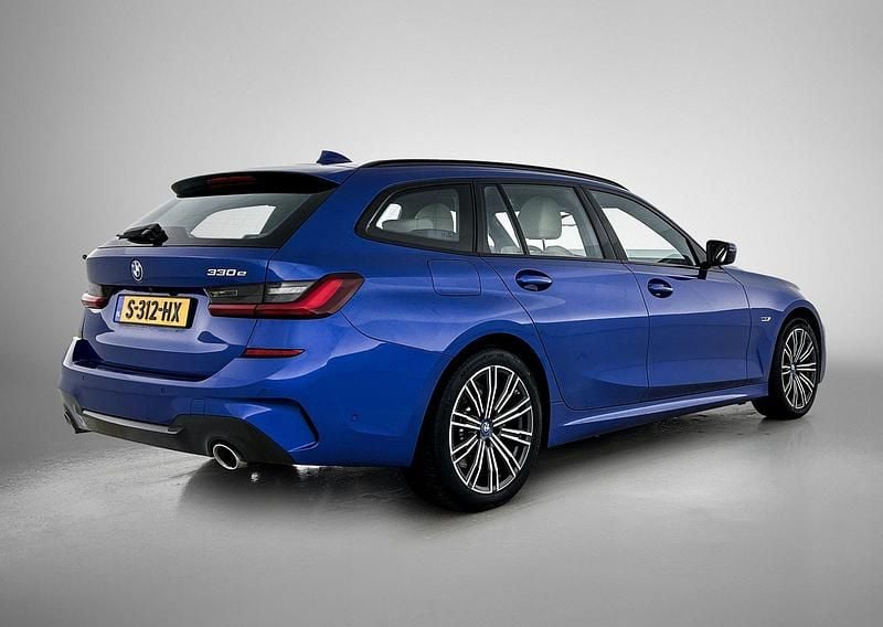 Occasion BMW 330e Basis 292 PK (214 kW) 2022 Blauw Stationwagen