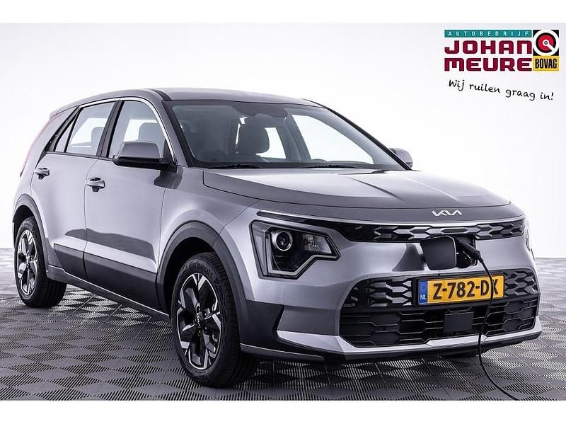 Grijs Gebruikt 2024 Kia Niro Light SUV | € 30.990 (Super prijs) - Afbeelding 1/4