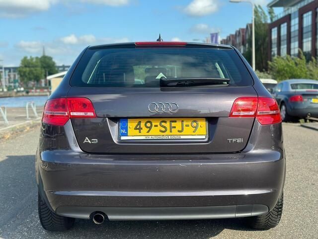 Occasion Audi A3 Sportback Attraction 105 PK (77 kW) 2011 Grijs, metallic lak Hatchback