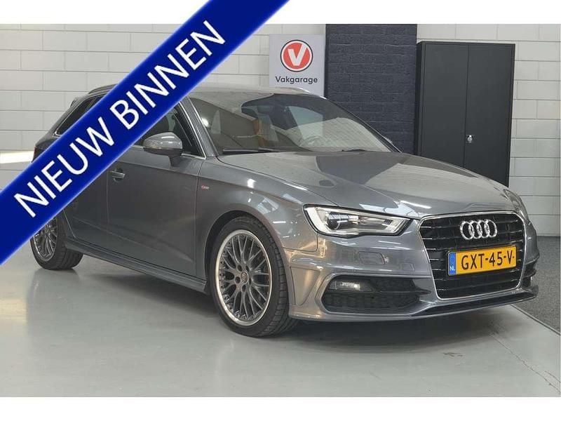 Grijs (metallic) Occasion 2016 Audi A3 Sportback Ambition Hatchback | € 16.950 (Iets duurder) - Afbeelding 1/4