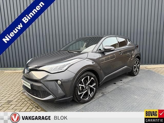 Grijs Gebruikt 2021 Toyota C-HR SUV | € 22.450 (Goede deal) - Afbeelding 1/4