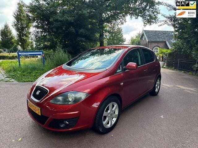 Rood Gebruikt 2009 Seat Altea Style MPV | € 2.249 (Goede deal) - Afbeelding 1/4
