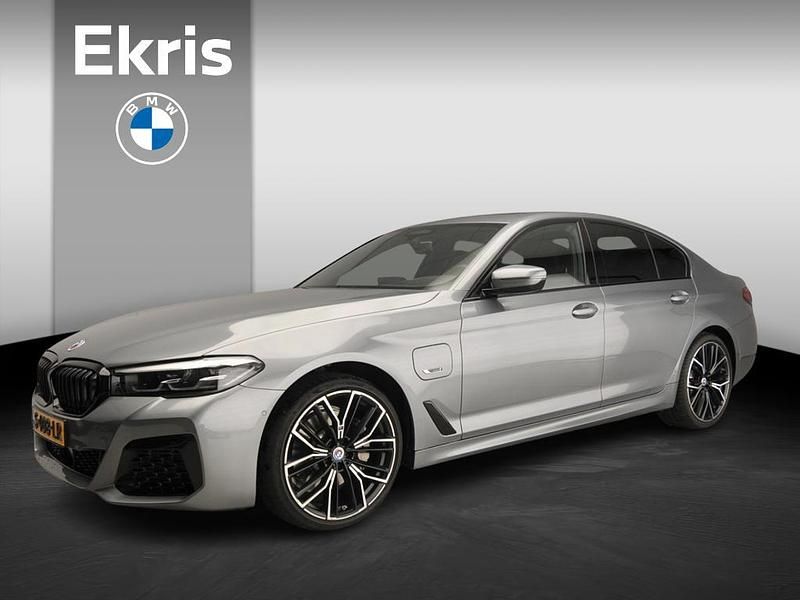 Grijs Occasion 2023 BMW 530e M Sport Sedan | € 42.900 (Eerlijke prijs) - Afbeelding 1/4