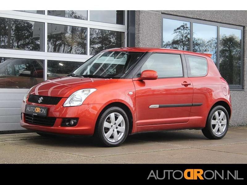Oranje (metallic) Gebruikt 2009 Suzuki Swift Hatchback | € 4.990 (Eerlijke prijs) - Afbeelding 1/3