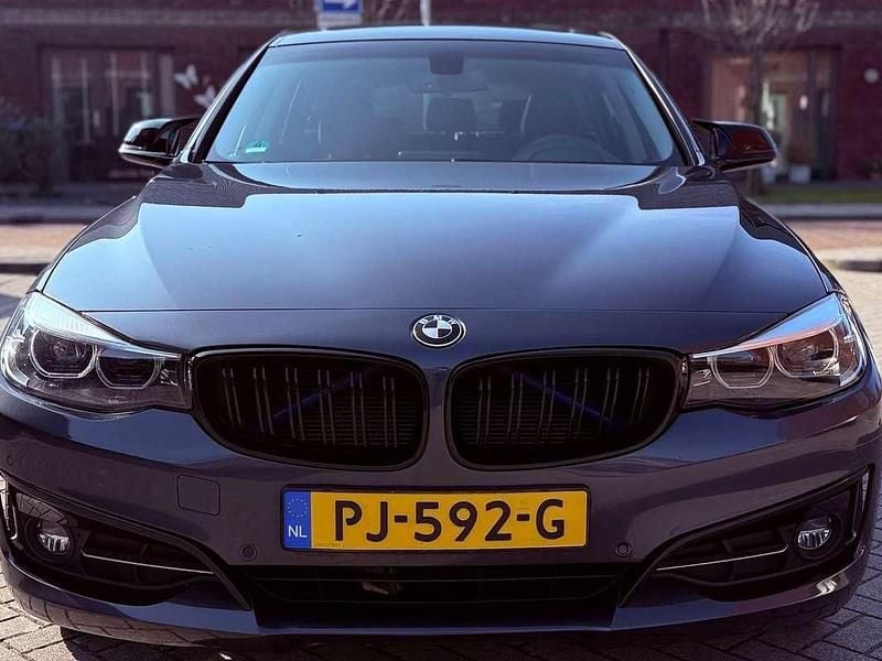 Grijs Gebruikt 2017 BMW 318 Hatchback | € 19.999 - Afbeelding 1/4