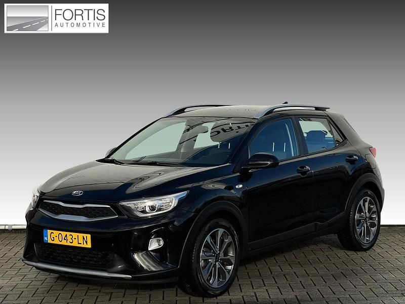 Zwart Occasion 2019 Kia Stonic SUV | € 12.695 (Eerlijke prijs) - Afbeelding 1/4