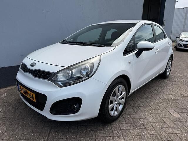 Wit Gebruikt 2012 Kia Rio Hatchback | € 4.950 (Eerlijke prijs) - Afbeelding 1/4