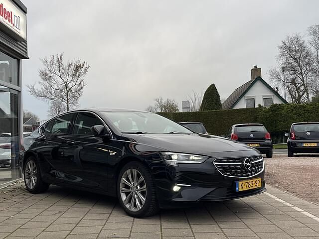 Occasion Opel Insignia Business Elegance 122 PK (89 kW) 2021 Zwart Hatchback