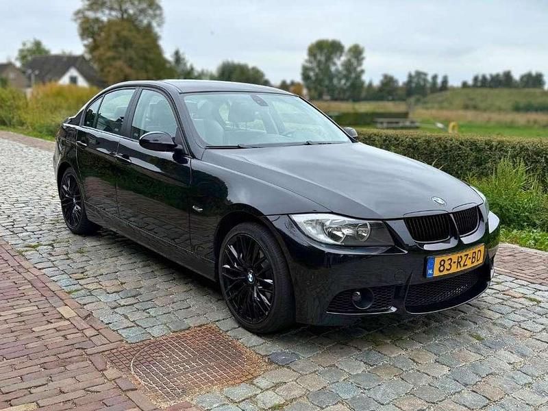 Zwart Gebruikt 2005 BMW 325 Sedan | € 10.450 (Duur) - Afbeelding 1/4