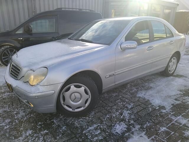Grijs Occasion 2003 Mercedes C180 Classic Sedan | € 1.999 (Goede deal) - Afbeelding 1/1