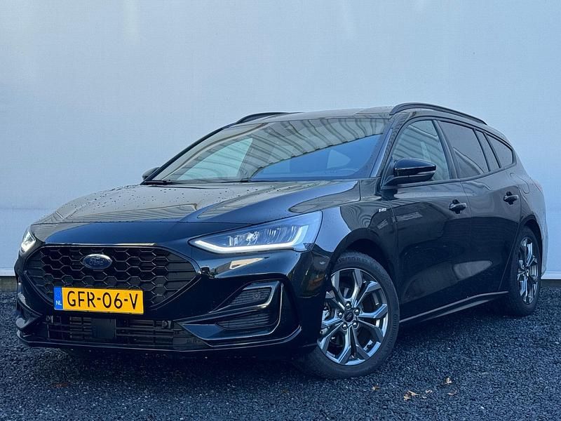 Zwart Gebruikt 2024 Ford Focus ST-Line Stationwagen | € 27.400 (Eerlijke prijs) - Afbeelding 1/4