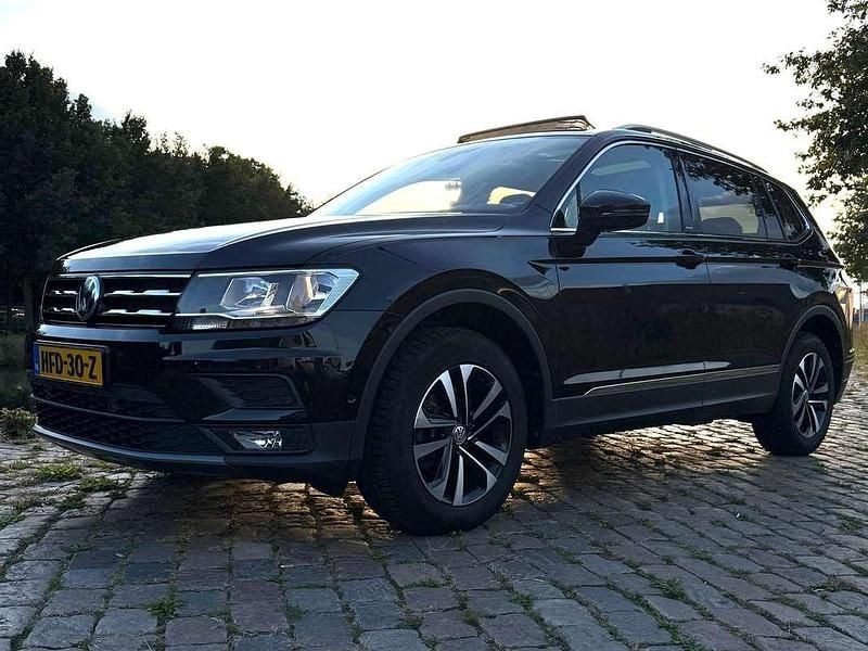 Zwart Gebruikt 2021 VW Tiguan Highline SUV | € 33.450 (Iets duurder) - Afbeelding 1/4
