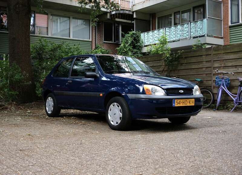 Blauw Gebruikt 2001 Ford Fiesta Hatchback | € 1.300 (Eerlijke prijs) - Afbeelding 1/4