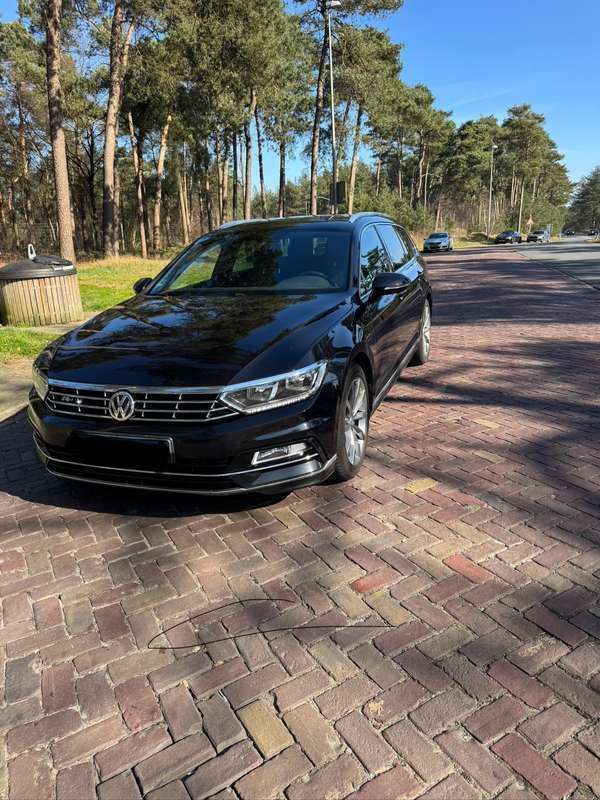 Zwart Gebruikt 2018 VW Passat R Stationwagen | € 16.500 (Eerlijke prijs) - Afbeelding 1/4