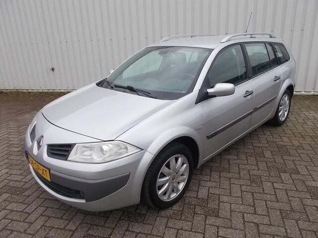 Zilver Gebruikt 2006 Renault Mégane GrandTour Stationwagen | € 1.795 (Eerlijke prijs) - Afbeelding 1/4