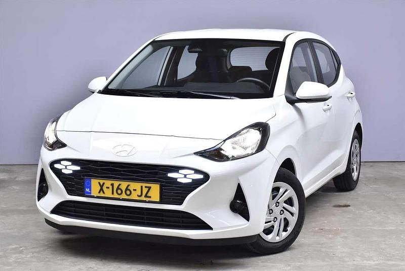 Wit Gebruikt 2024 Hyundai i10 Comfort Hatchback | € 14.940 (Goede deal) - Afbeelding 1/4